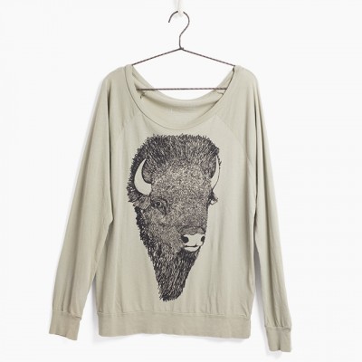 Buffalo Head Organic Pullover  4,200円(税込)→￥3,000円(税込) バッファローのアートがプリントされた肌触りの良いオーガニックコットンを使ったシックなsupermaggieのロングスリーブTシャツ。 オーバーサイズをラフに着こなすのがオススメです。