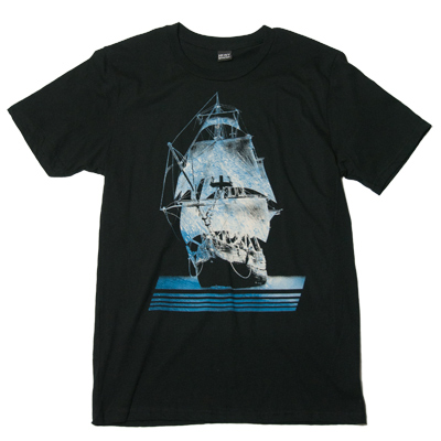 Pirate Wave　3,600円(税込) 男の子の永遠の憧れ、海賊船。海大好き ! な、ちょっとやんちゃな男の子にはあえて、こんなクールなTシャツをしれっと着てほしい。 