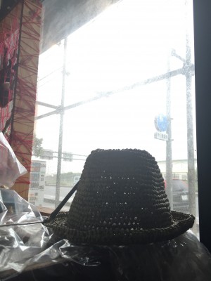 雨の日に編むビーグの帽子。